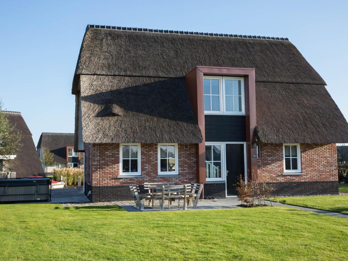 Beautiful Villa With Jacuzzi On The Tjeukemeer Delfstrahuizen Exteriör bild