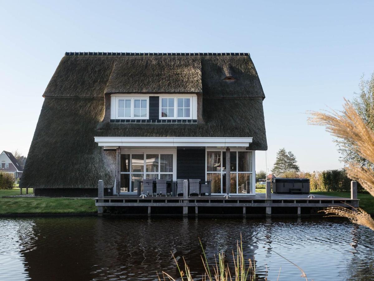 Beautiful Villa With Jacuzzi On The Tjeukemeer Delfstrahuizen Exteriör bild